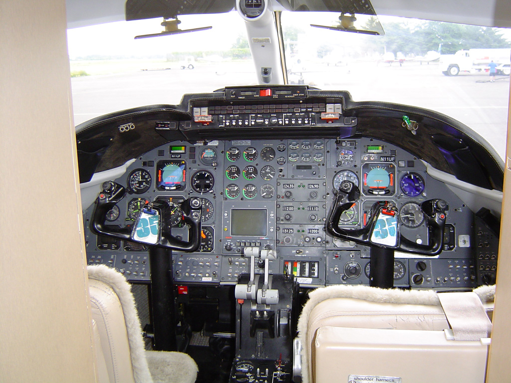 N11UF cockpit